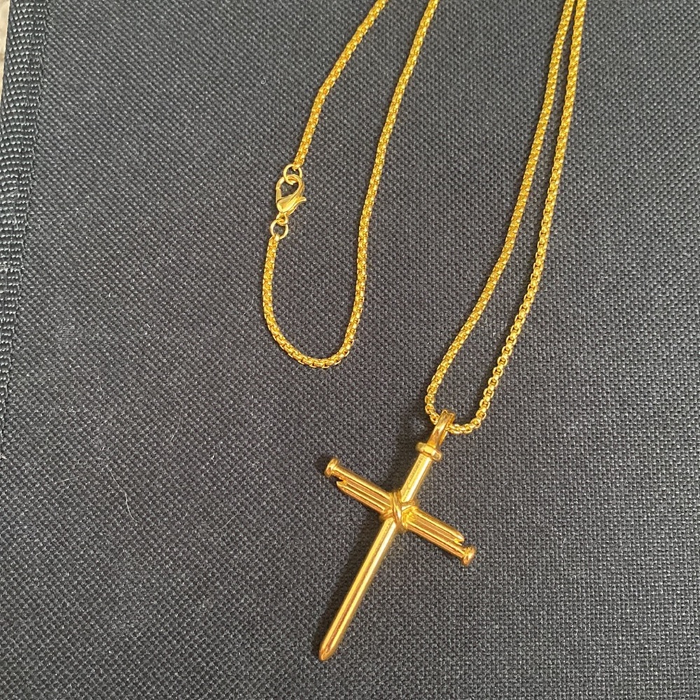 ๐Gold Plated Cross made of Nails Necklace - Picture 4 of 4